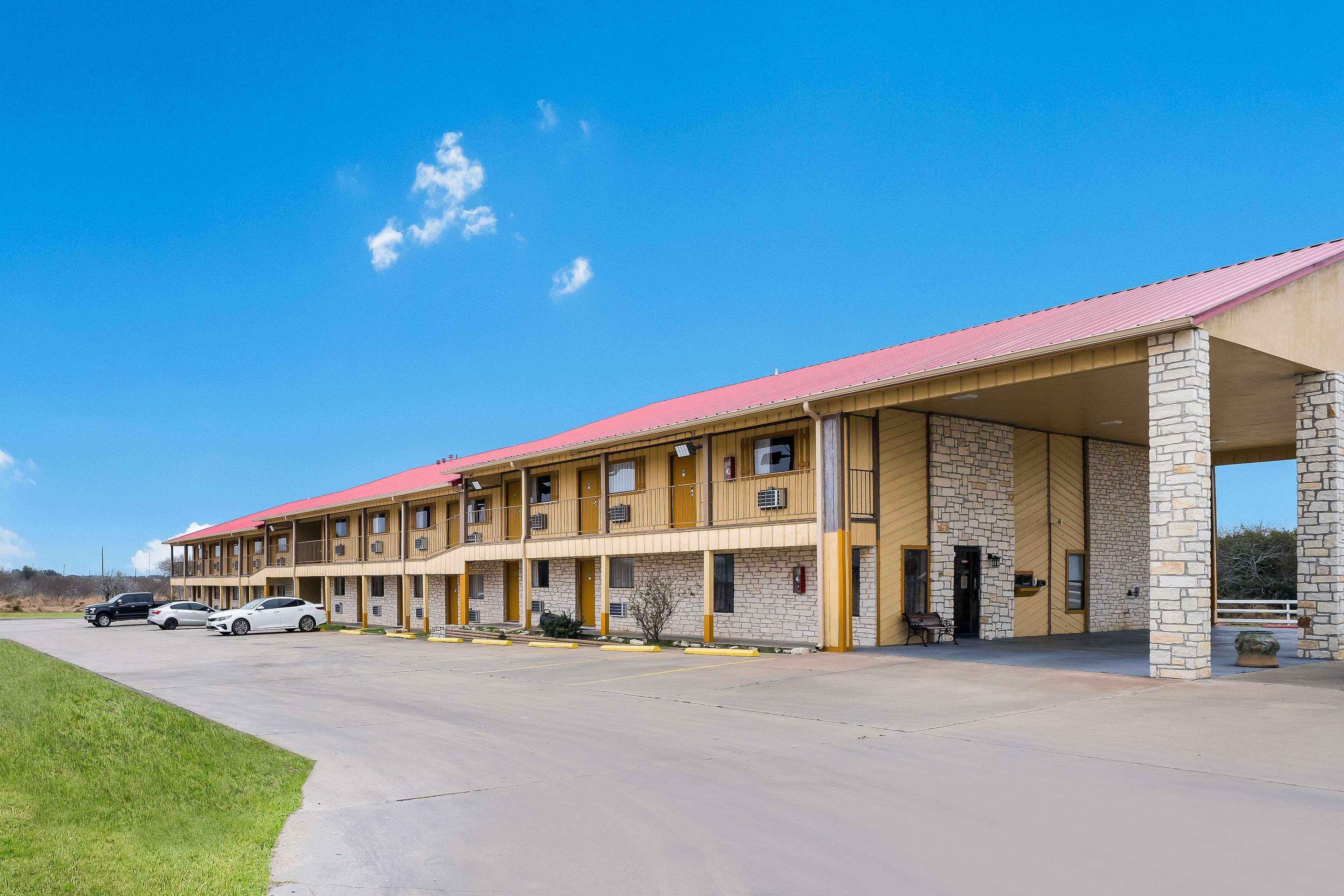 Americas Best Value Inn Refugio Exterior photo